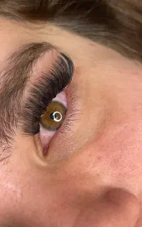 اکستنشن مژه با مژه های ابریشمی