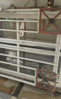 پنجره حفاظ دوجداره