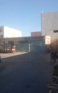 مغازه داخل گاراژ