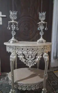 میز و شمعدان در حد نو