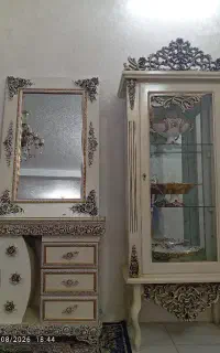 گنجه وآینه و شمعدان
