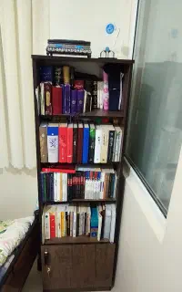 کتابخونه و میز تحریر