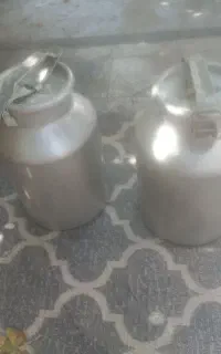 ظرف شیر  روحی تمیز  بدون خط وخش با درب چفتی ۲ عدد