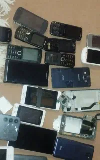 تعدادی گوشی خراب
