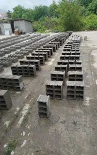 کارگر کارگاه بلوک زنی