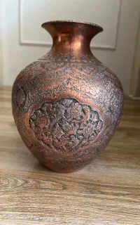 گلدون مسی قدیمی قلمزنی شده