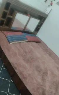 دونفره تخت خواب.ویک عددکمدبچه سالم