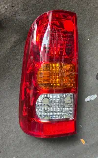 چراغ عقب(چراغ خطر) هایلوکس