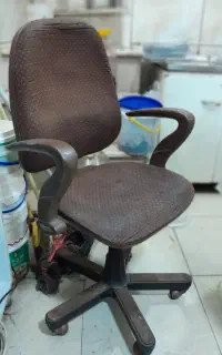 صندلی گردان سالم