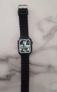 یک عدد ساعت هوشمند در حد نو