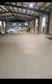 بتن ریزی کف با ماله پروانه