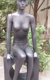 مانکن مزونی نشسته