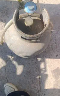 تعدادی کپسول گاز پرسی و بوتان
