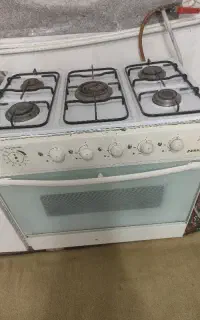 اجاق گاز پنج شعله کاملا سالم..پارسیان
