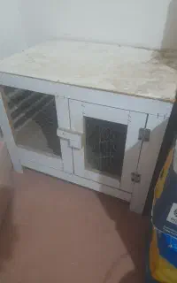 قفس چوبی مرغ و خرگوش.