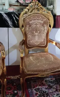 مبل شیک سلطنتی طلایی رنگ با قیمت استثنایی
