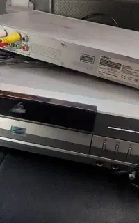 دی وی دی و وی سی دی
