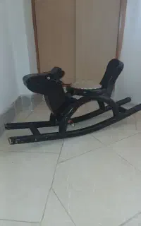 اسب و واکر چوبی
