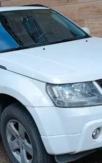 سوزوکی ویتارا ۲۴۰۰ سفید