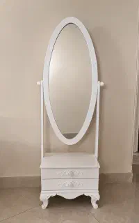 آینه قدی ایستاده کشودار IKEA شیک و تمیز
