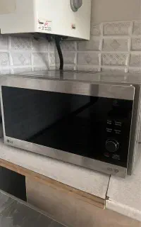 ماکروویو ال‌جی گریل MH8256CIS سالم و تمیز