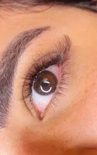 اکستنشن مژه حرفه ای