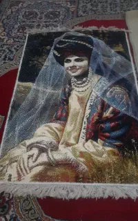 دو عدد قالیچه اویز خونش رنگ