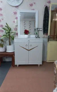 جاکفشی ومیز تلویزیون