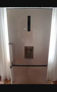یخچال و فریزر در حد نو