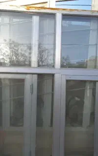 پنجره آلومینیم نقره ای