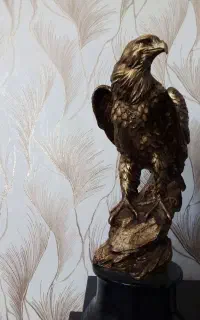عقاب‌‌برنزی‌مهردار