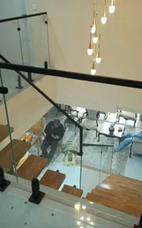 درب اتوماتیک .شیشه سکوریت .بالکن شیشه ای.