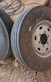 یک جفت لاستیک نیسان