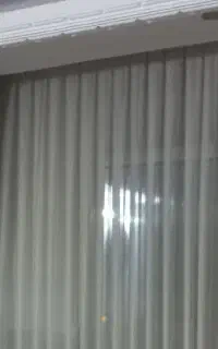 پرده حریر کرمی شاین دار