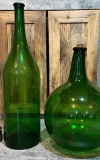 بطری شیشه ایی بزرگ