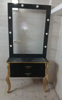 سه عدد میز تحریر و آرایشگاهی