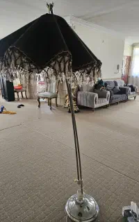 آباژور ایستاده