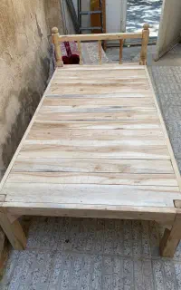 تخت خواب تمام چوب بسیار محکم