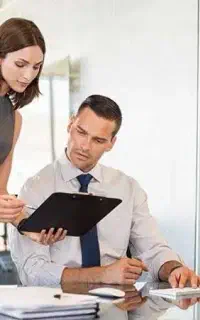 استخدام منشی و کارشناس فروش خانم