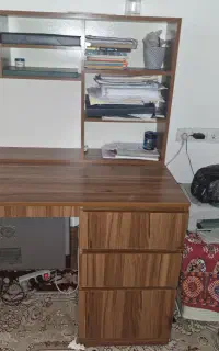 میز تحریر کتابخانه اعیان