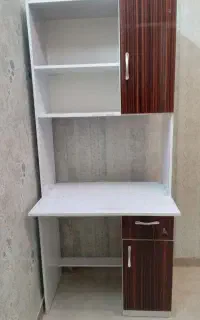 میز تحریر و کامپیوتر