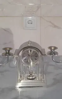 تعدادی وسایل دکوری وتزئینی وشیشه بوفه