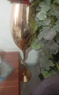 گلدان کنار سالنی