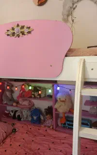تخت دو طبقه ی دخترانه ی زیبا