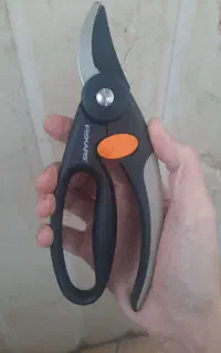 قیچی باغبانی ‌%100 اصل برند فیسکارس(FISKARS)فنلاند
