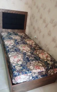 تخت خواب و تشک طبی فنری در حد نو