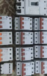 کلید ۱۰۰ و یازده فیوز