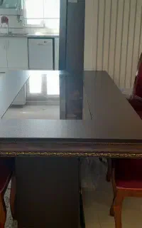 میز ناهار خوری شیک و تمیز بدون شکستگی