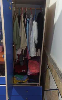 یک عدد کمد در حد نو