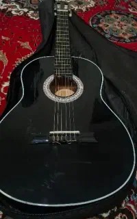 گیتار مشکی